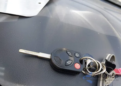 2015 Ford Focus Se z USA, uszkodzony, nr VIN 1FADP3K23FL386827